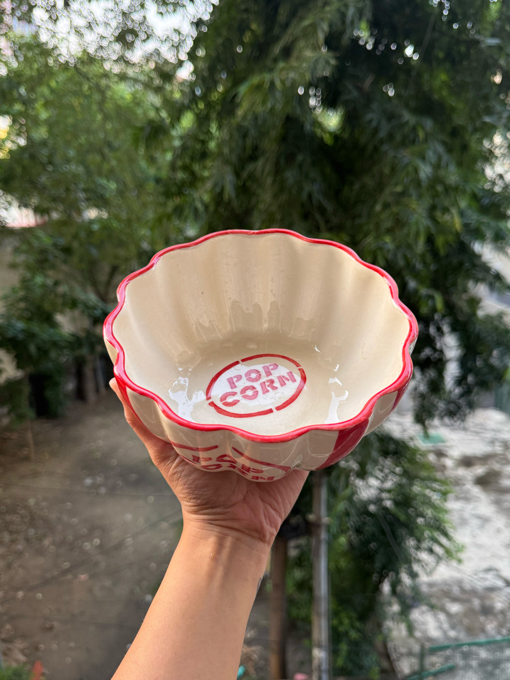 Big Popcorn Bowl with scalloped rim🍿❤️ For Retro & Cozy Movie Nights