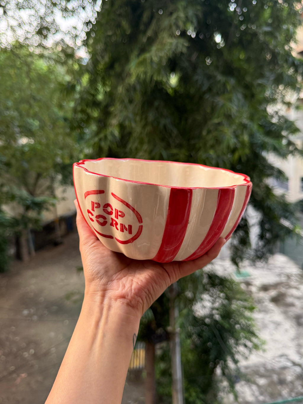 Big Popcorn Bowl with scalloped rim🍿❤️ For Retro & Cozy Movie Nights
