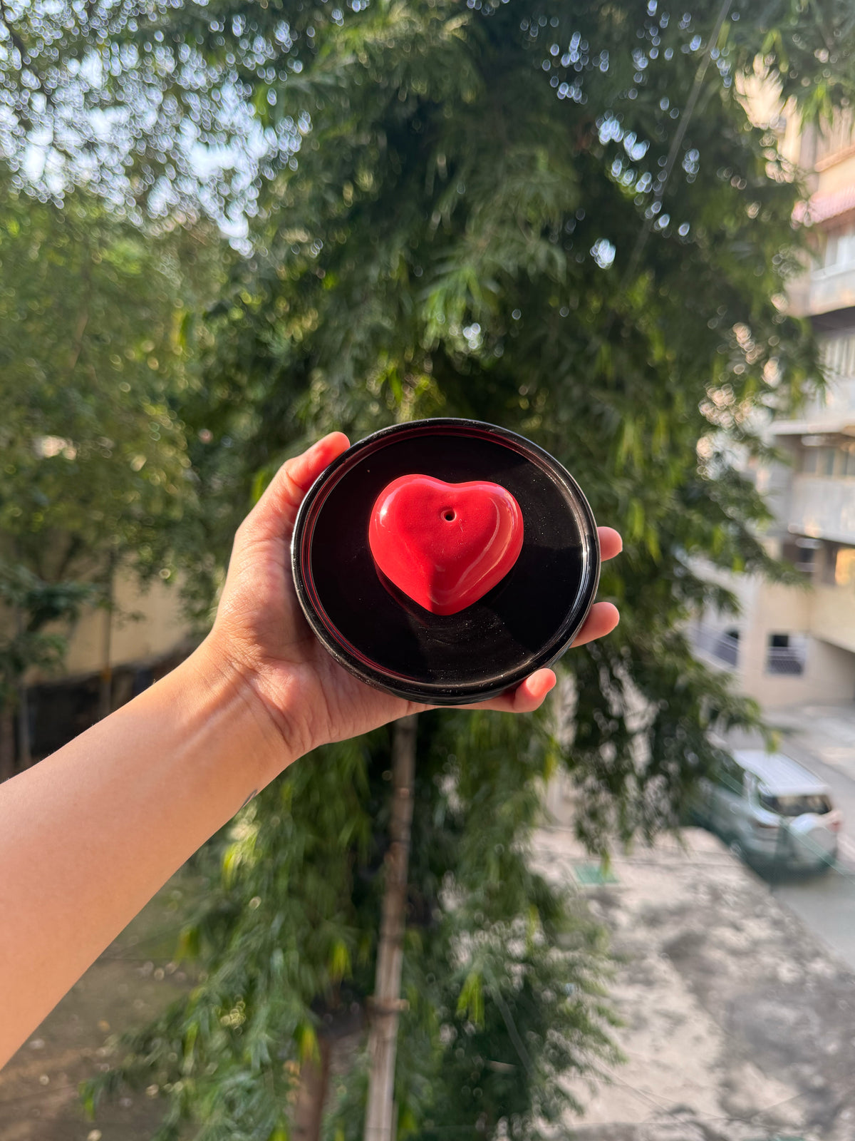 Mittiraa Home Heart-shaped ceramic incense stick black stand