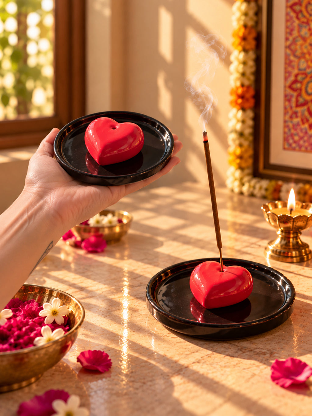 Mittiraa Home Heart-shaped ceramic incense stick black stand