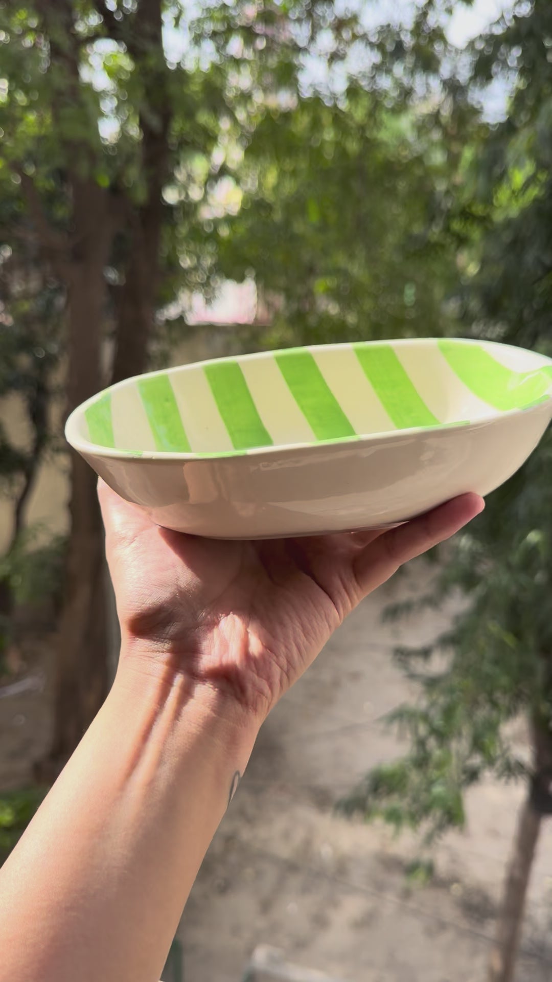 🍃 Lime Stripes Oval Bowl